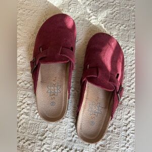 NWOT Hippie clogs/slides